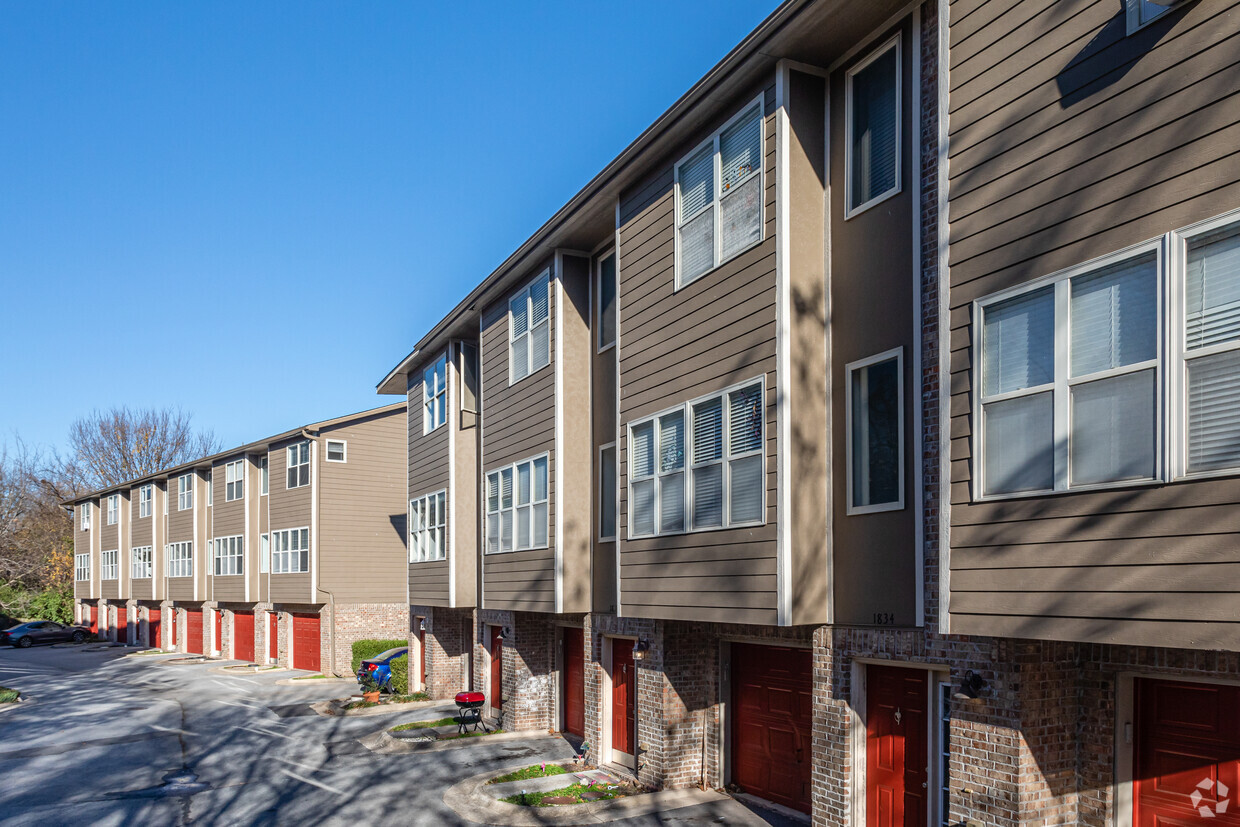 Building Photo - College Creek Condos