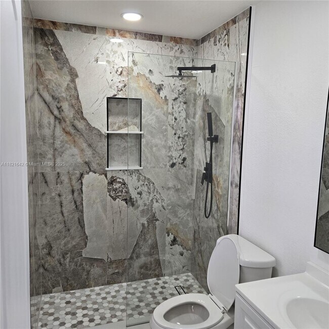 Foto del edificio - 3740 Percival Ave