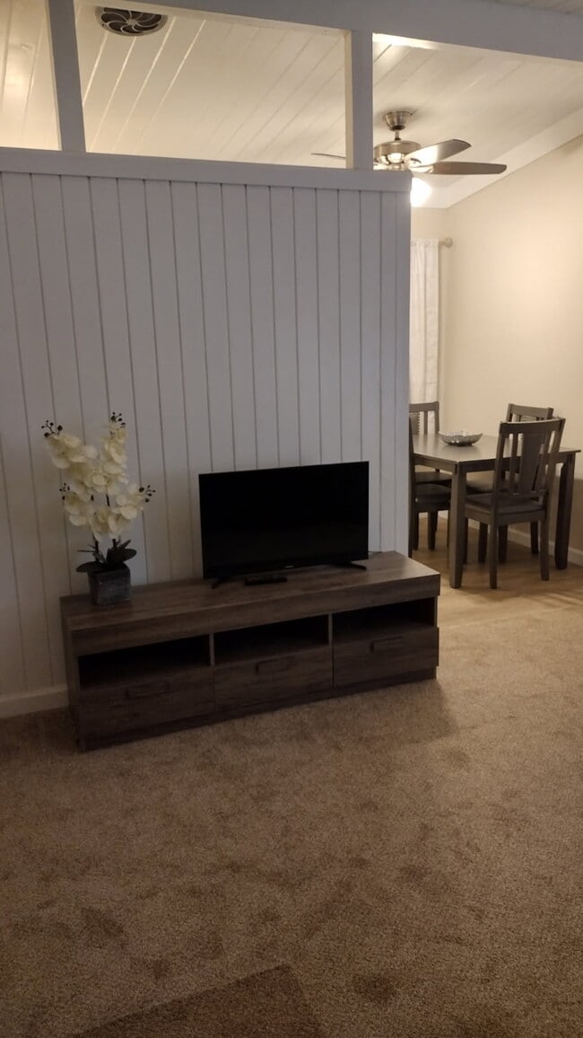 Building Photo - 533 E Avenue Q12