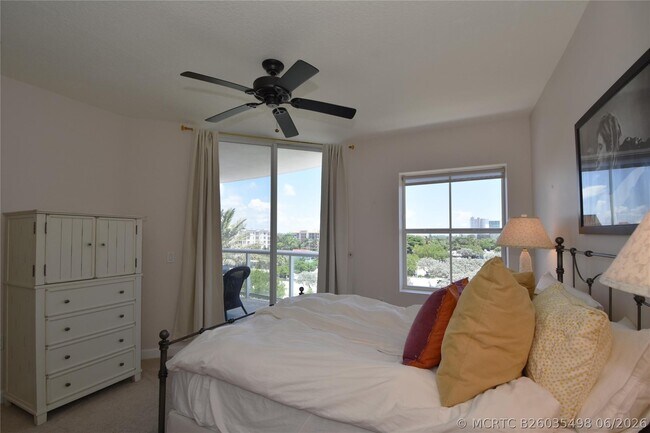 Foto del edificio - 2051 SE 3rd St