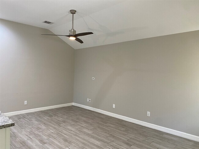 Foto del edificio - 5210 Longmeadow St