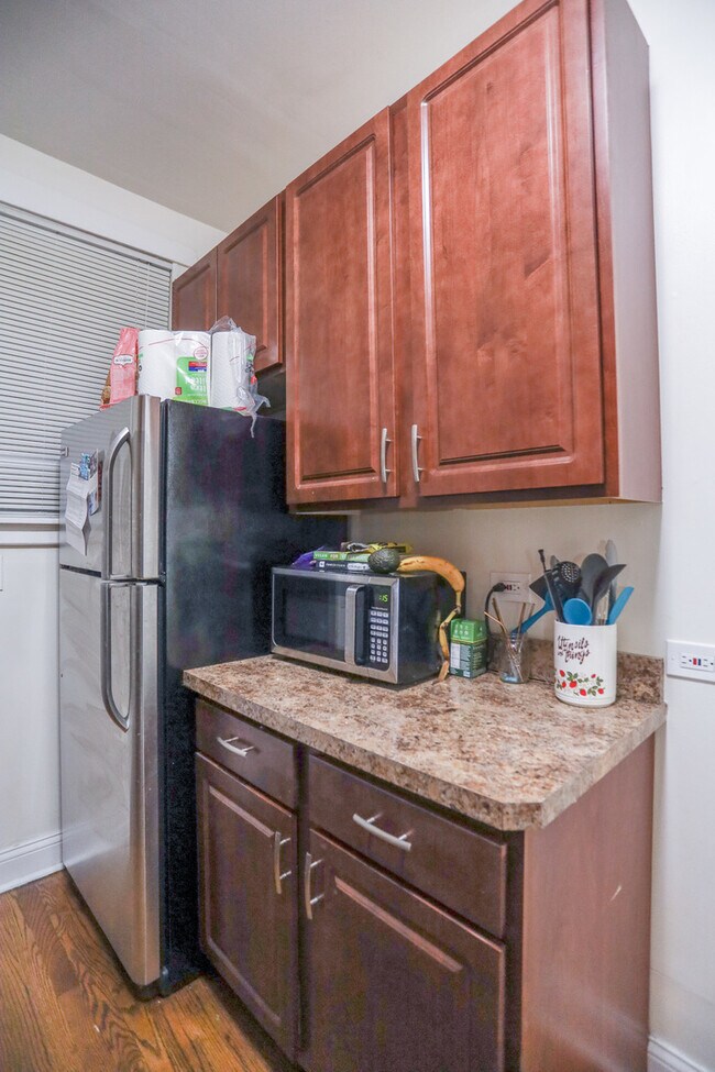 Building Photo - 2465 N Clark St