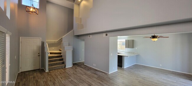 Foto del edificio - 250 Juniper Ave