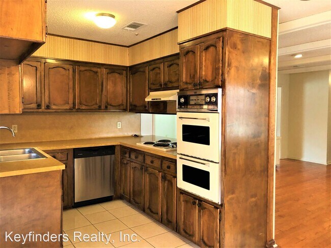 Building Photo - 3 br, 2 bath House - 1424 Knollhaven Dr.