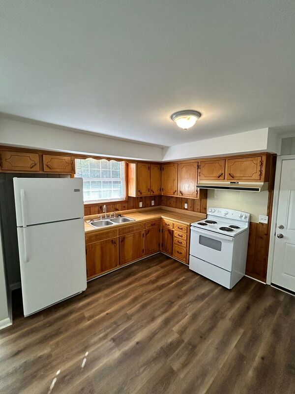 Foto del edificio - 7006 Bonnalake Dr