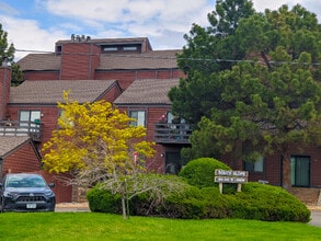 Building Photo - 303 W Lehow Ave