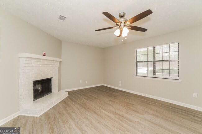 Foto del edificio - 1130 Walnut Creek Ln