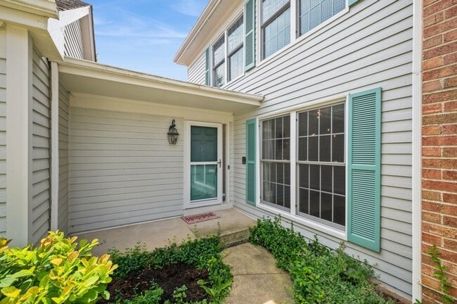 Building Photo - Gorgeous & Spacious Lincolshire Townhouse ...