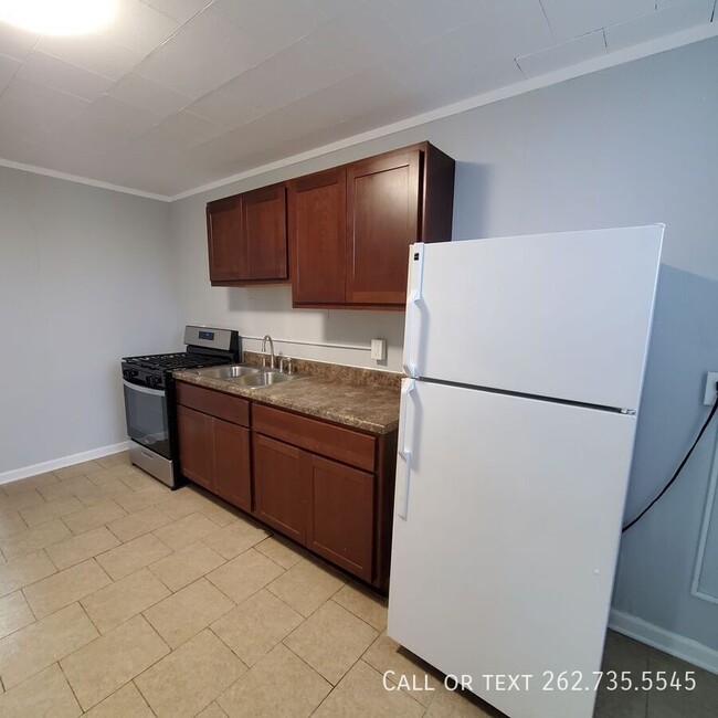 Building Photo - Freshly Updated 1 Bed 1 Bath Apartment in ...