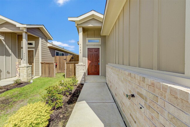 Building Photo - 9848 Grosbeak Ln