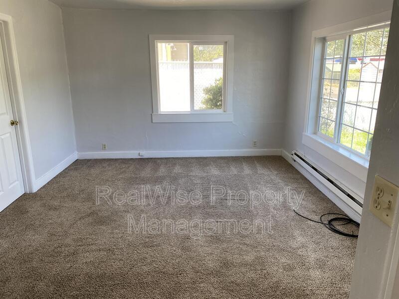 435 NE Russell Ave, Roseburg, OR 97470 House Rental in Roseburg, OR