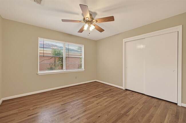 Foto del edificio - 5646 Hazen St