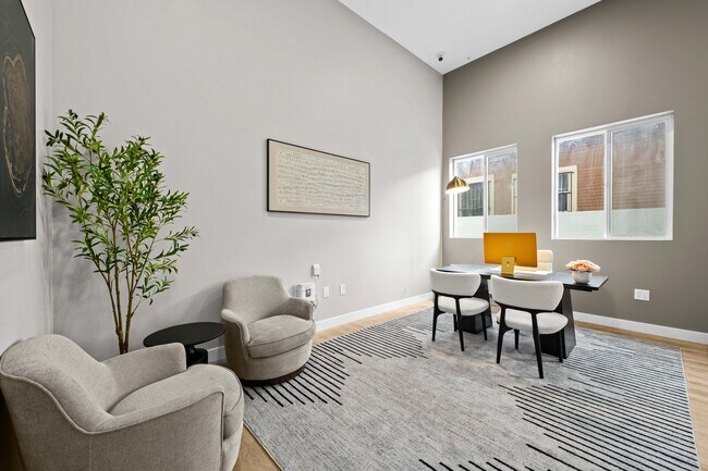 Foto del edificio - 4347 Woodlawn Ave