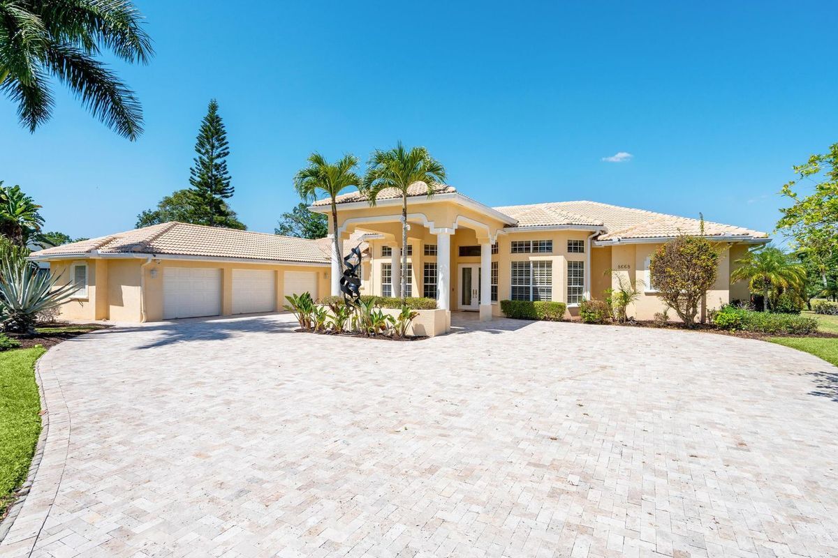 Foto principal - 8668 Marlamoor Ln