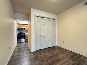 AOA_1908_2B2B_-02.jpg - Ardendale Oaks Apartments
