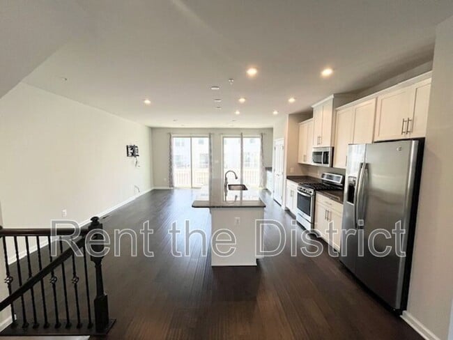 Building Photo - 3633 Jamison St NE