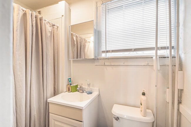 Photo - 428 S Division St Apartment