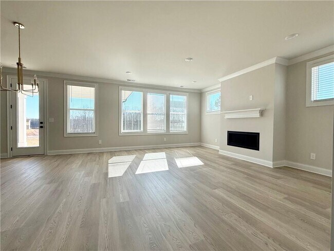 Building Photo - 3227 Madeira Dr