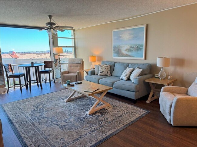 Building Photo - 7400 Sun Island Dr S