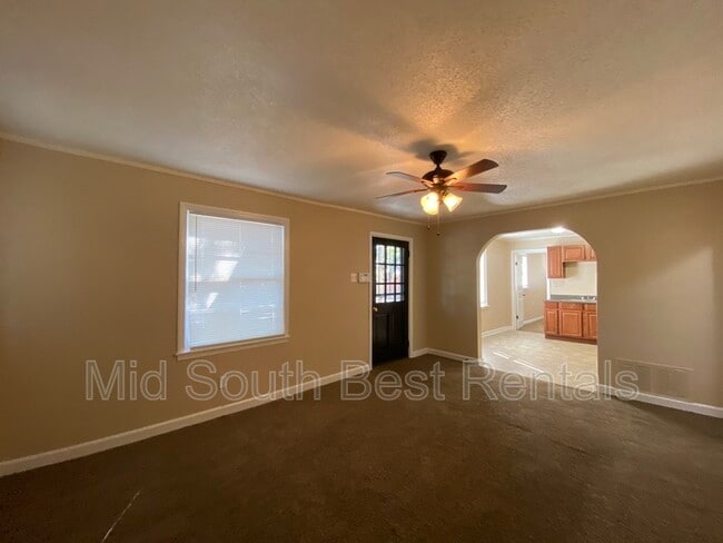 Building Photo - 2108 Driftwood Ave
