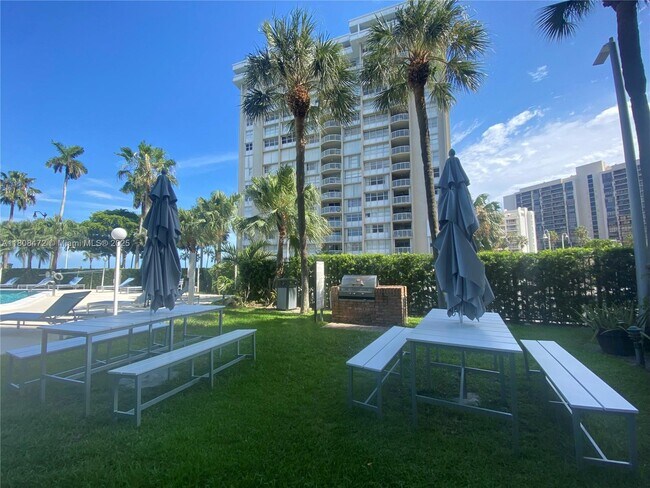 Foto del edificio - 1408 Brickell Bay Dr