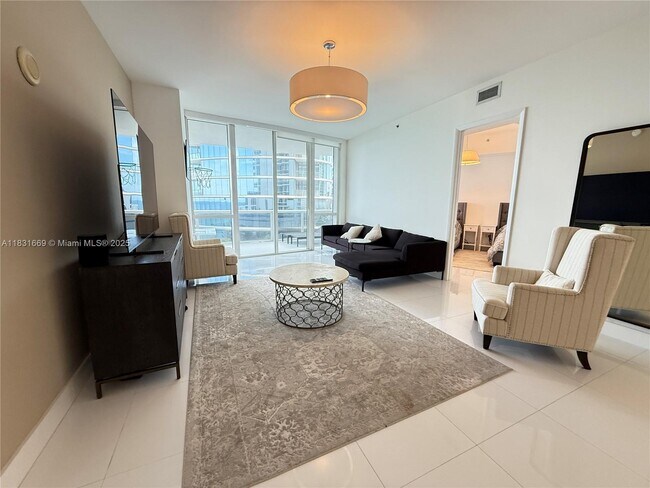 Building Photo - 15811 Collins Ave