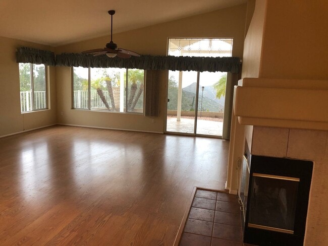 Building Photo - Charming 3 bdrm Crown Hills Home with Spectacular Views