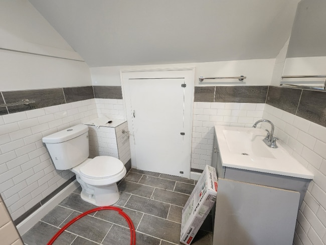 Foto del edificio - 151 S Main St