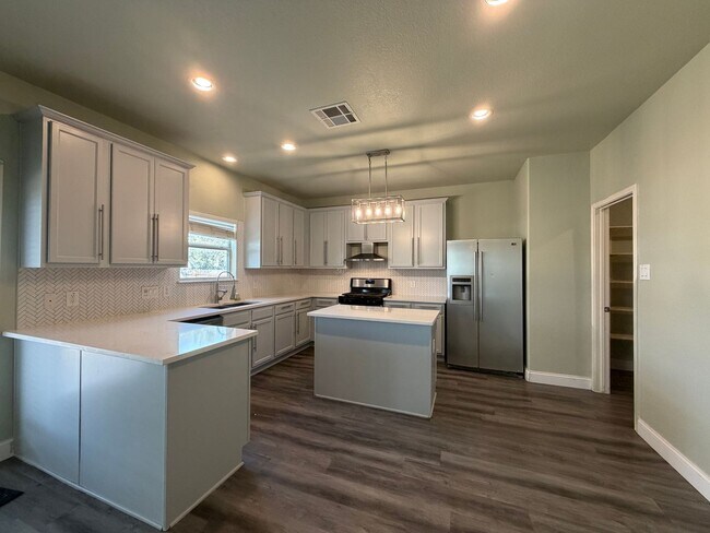 Building Photo - 3604 Sandy Brook Dr