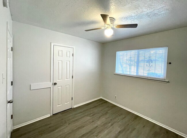 Building Photo - 620 Alcazar St SE