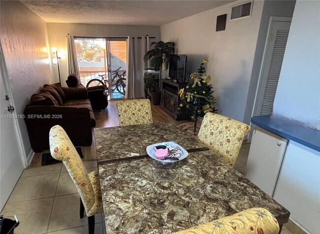 Foto del edificio - 8701 SW 141st St