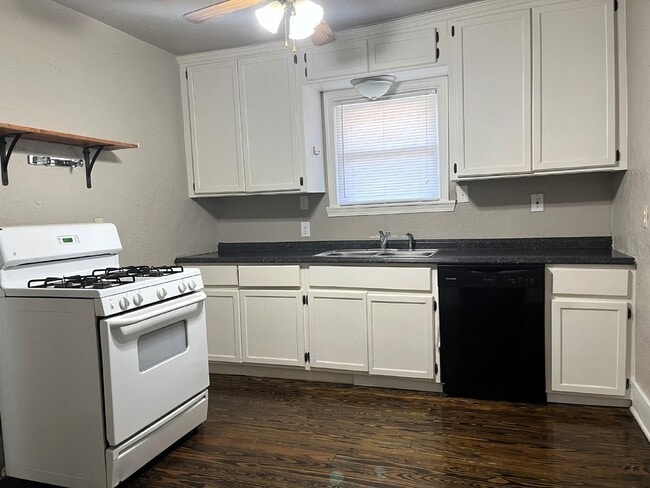 Building Photo - 2 bedroom home near The Paseo.
