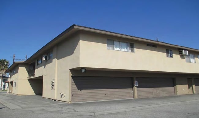 Building Photo - Villa Maria