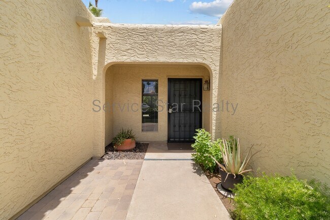 Foto del edificio - 7320 E Rose Ln