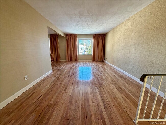 Foto del edificio - 24-14 215th St