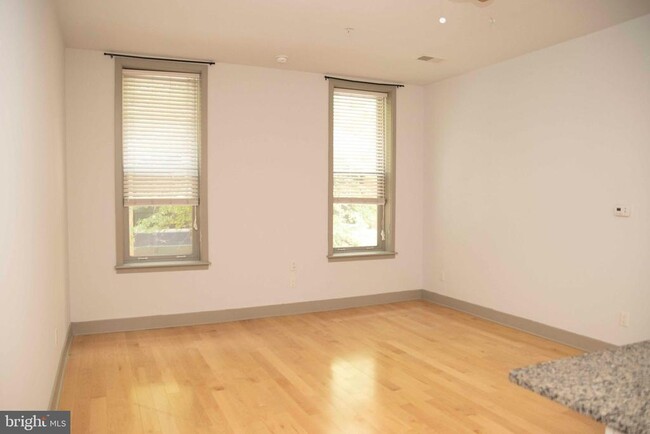 Foto del edificio - 106-14 S 11th St