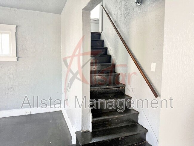Building Photo - 1374 E 94th St