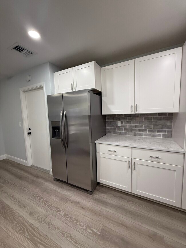 Building Photo - 154 SE Selva Ct