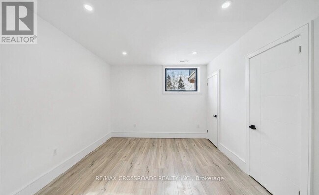 Photo du bâtiment - 125 Watson St E