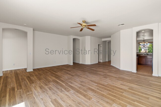 Building Photo - 7315 S 73rd Dr