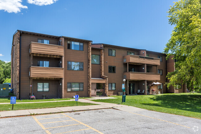 Building Photo - Grandview Square Apartments