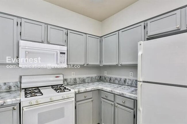 Building Photo - 1917 Cutlass Dr