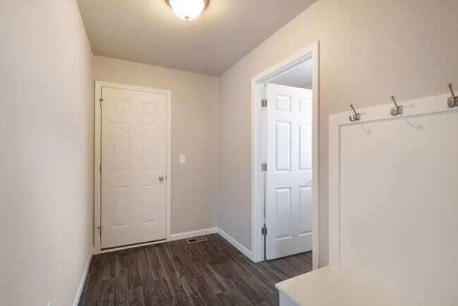 Building Photo - 10311 Oakbrook Rd