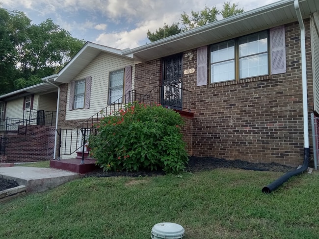 Building Photo - 409 Bonnie Brae Dr