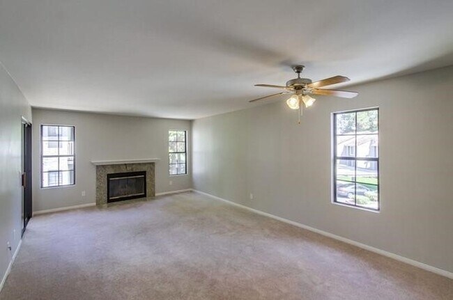 Foto del edificio - Desirable Rancho Rancho Bernardo 2 bedroom...