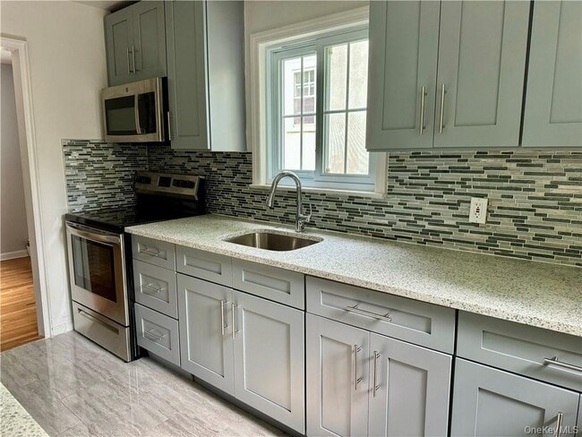 Building Photo - 415 Warwick Ave