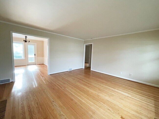 Building Photo - 4bd/2ba Seattle Home