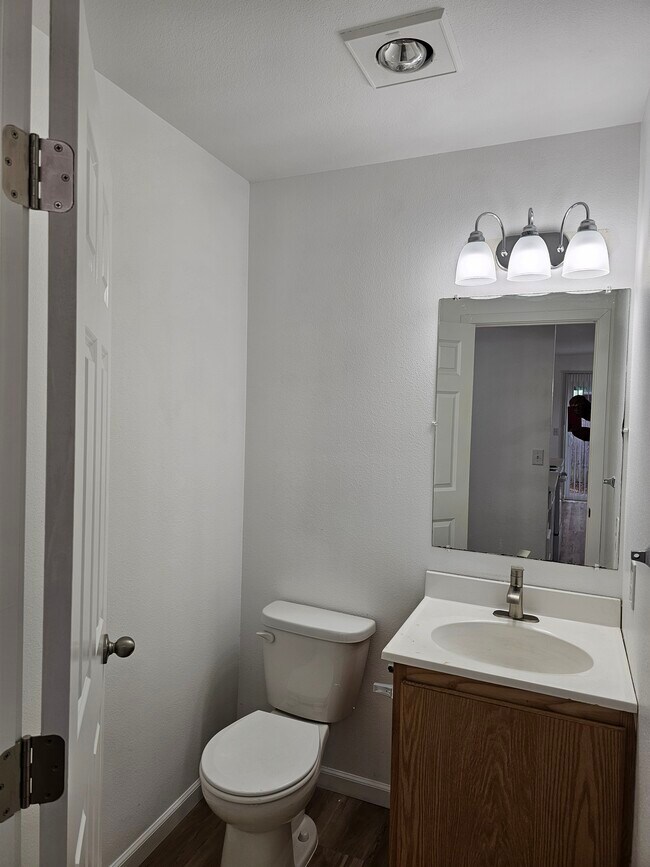 Foto del edificio - 2413 Conger Ave NW