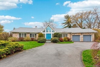 Building Photo - 6 Carol Ln