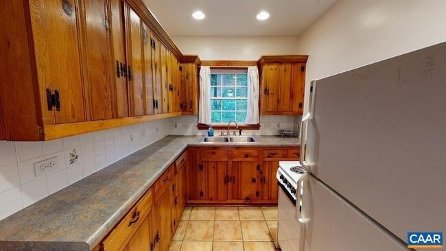Building Photo - 609 Wine Cellar Cir